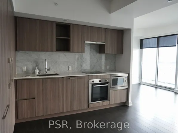 19 Bathurst St, Toronto, ON