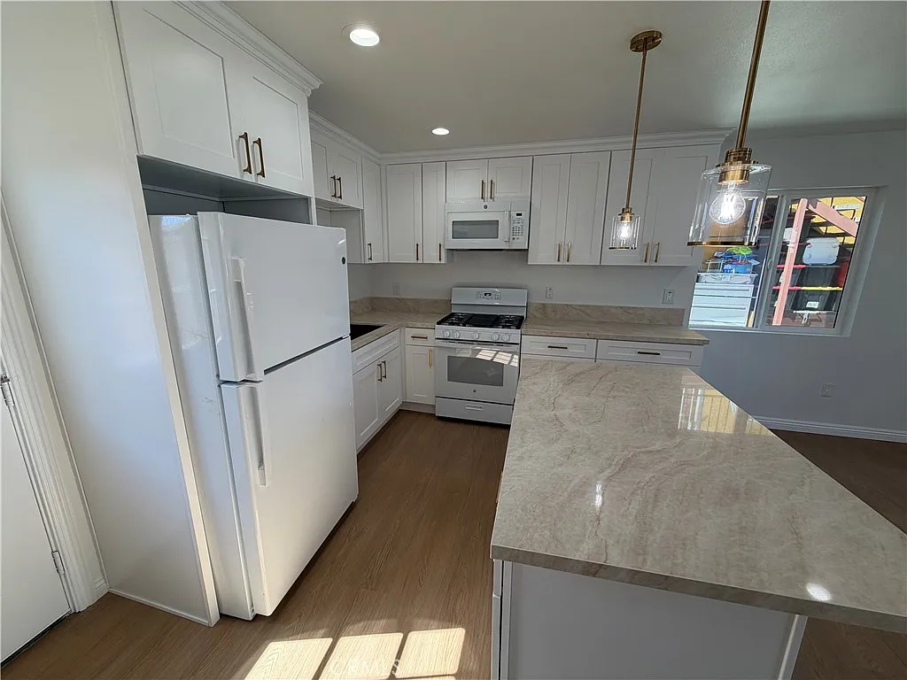2 bed, 780 sqft, $2,800 — Photo 2