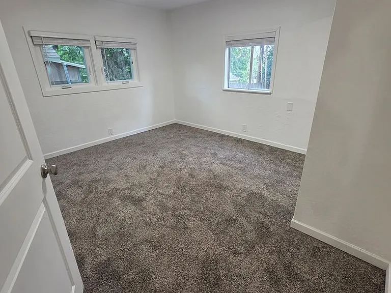 4072 Flower St — Photo 10