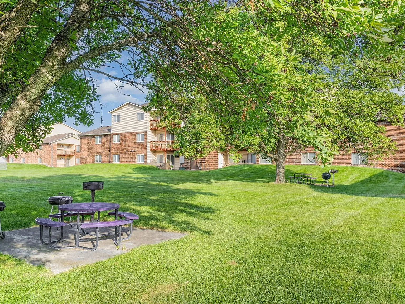 Cobblestone Square Apartments — Photo 1