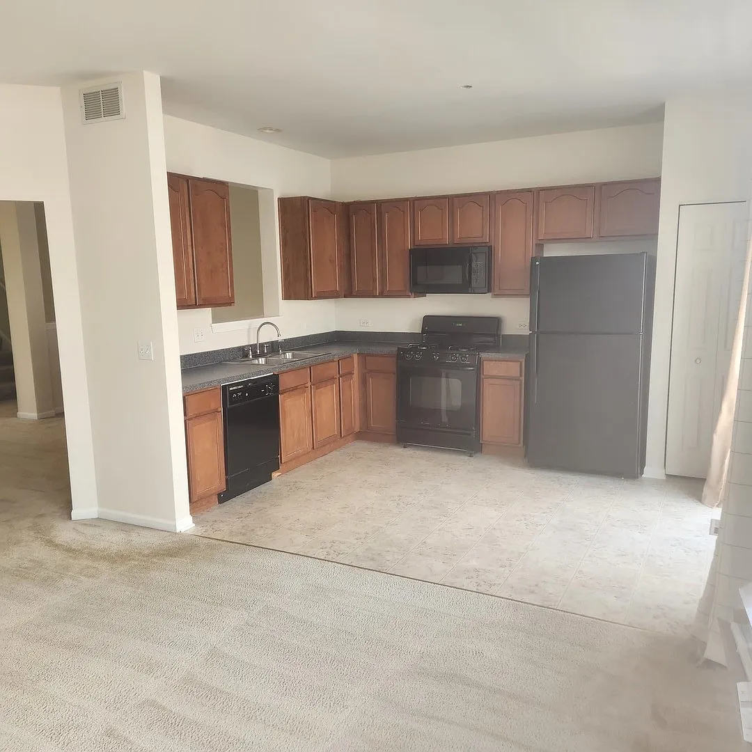 3 bed, 2.5 bath, 2032 sqft, $2,550 — Photo 3