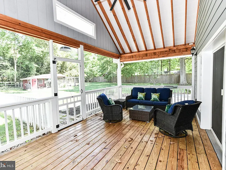 14 Oak Ln — Photo 36