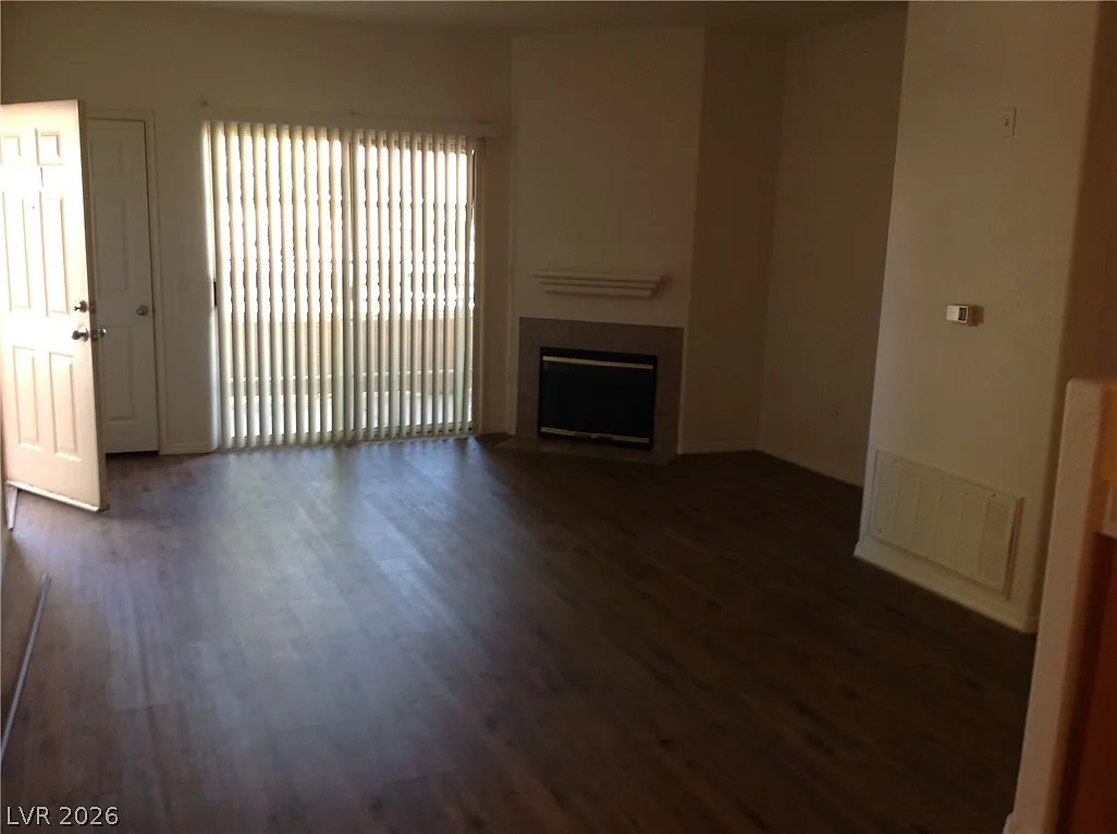 2 bed, 2.0 bath, 976 sqft, $1,100 — Photo 3
