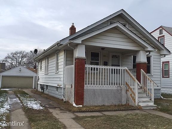 7126 Oakdale House with Garage