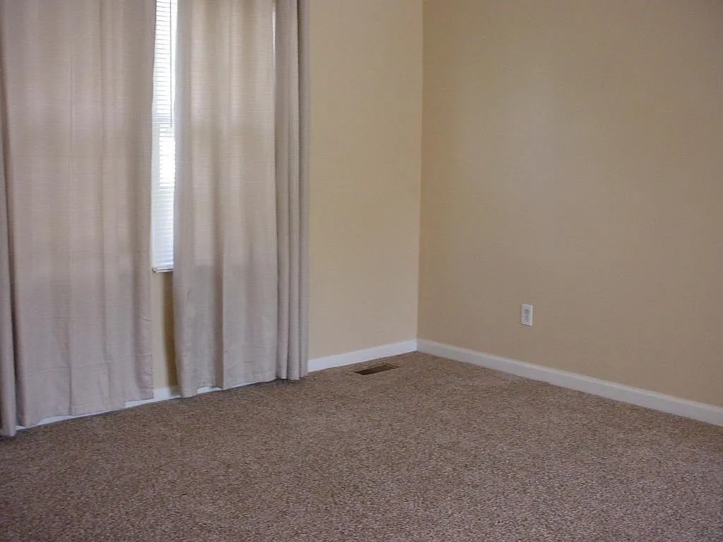 3 bed, 1600 sqft, $1,850 — Photo 2