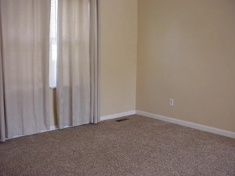 4514 Lunenburg Dr — Photo 2