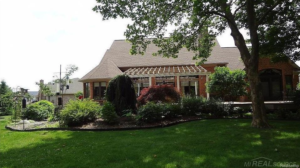 1st image of 8589 S Fernwood Ct