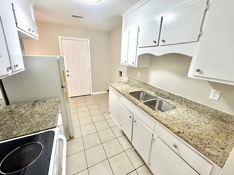 2417 Mount Vernon Rd NW — Photo 6