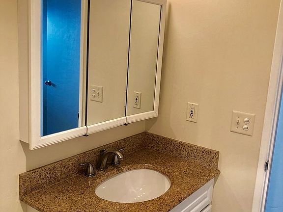 2nd image of 4728 Lamont St APT 06
