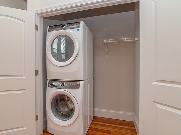 3rd image of 230 W Dunklin St #100