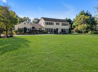 7 Shady Meadow Lane, Syosset, NY 11791