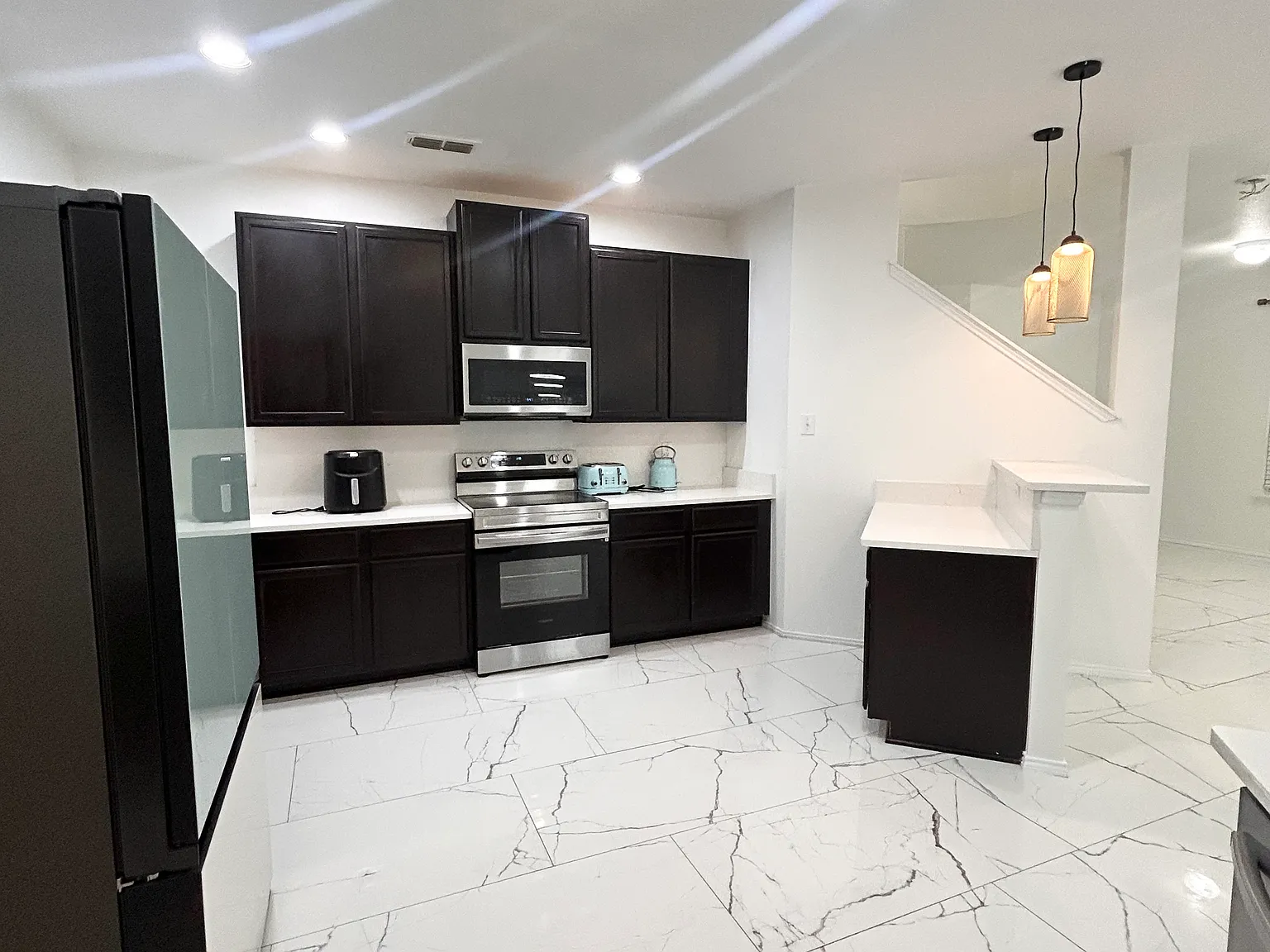 3 bed, 2760 sqft, $2,800 — Photo 4