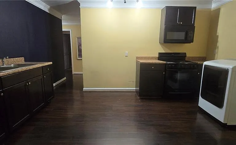 3811 Roxfield Dr — Photo 29