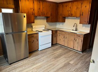 21 Crescent St APT 2, Springfield, VT 05156