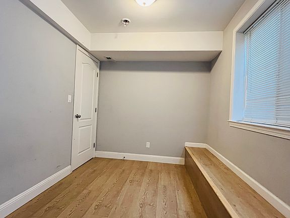 4th image of 40 Niagara Ave #1-2