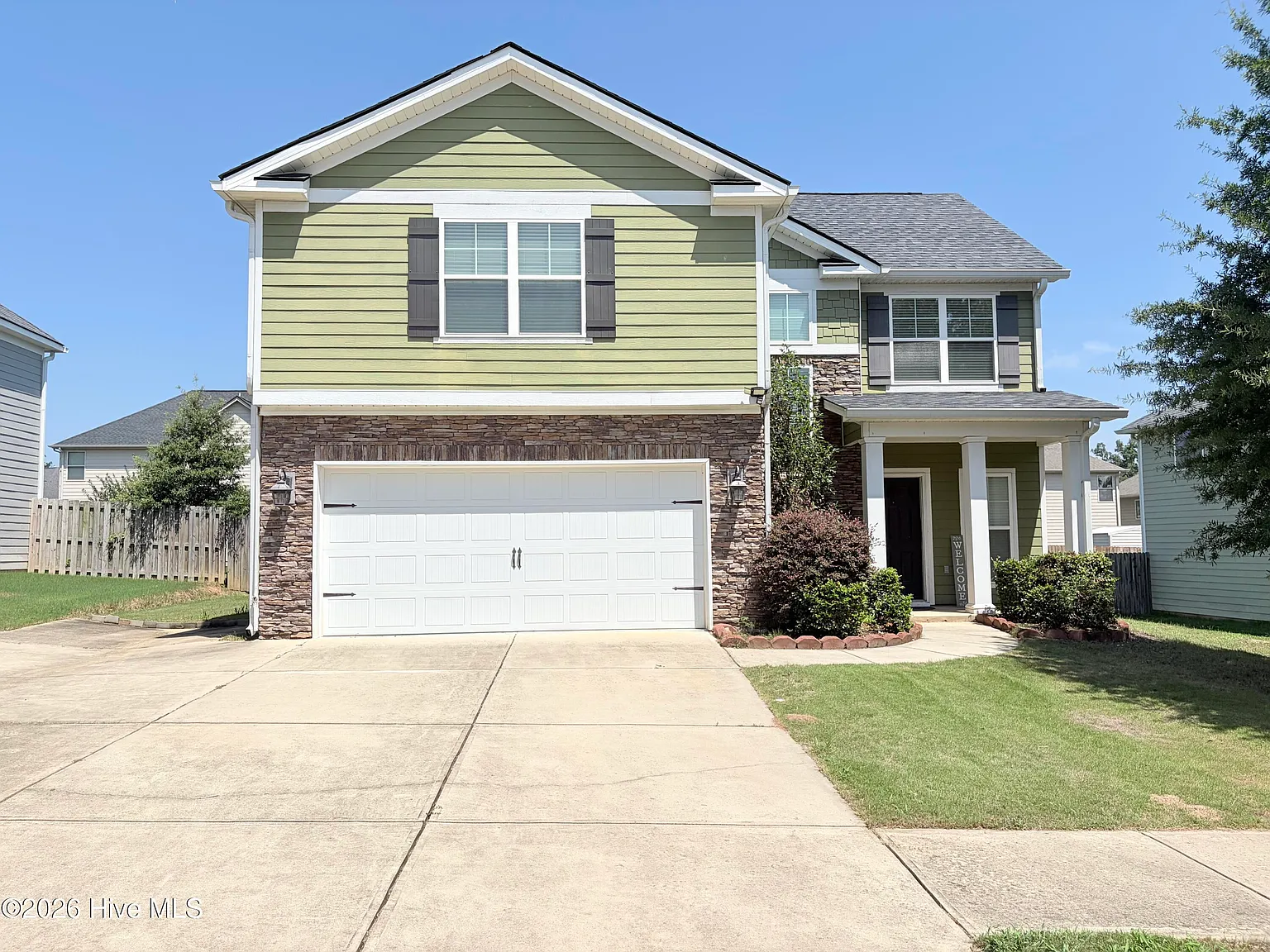 4 bed, 2.5 bath, 2055 sqft, $2,200 — Photo 2