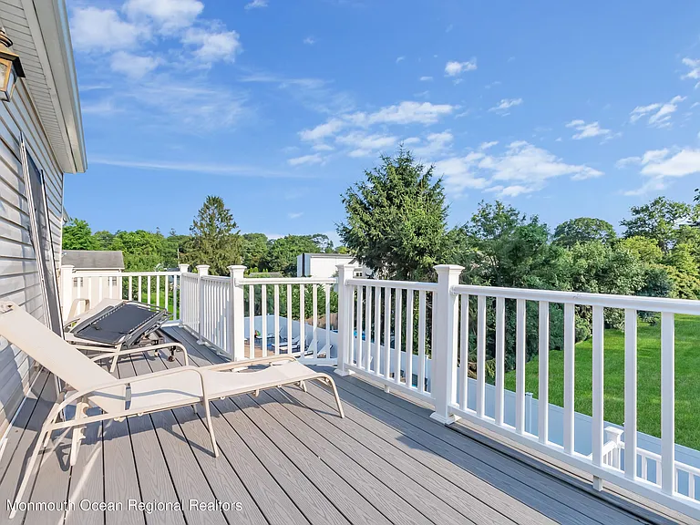 45 Roslyn Ct — Photo 34