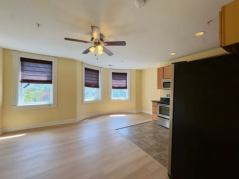 2210 N Charles St — Photo 2