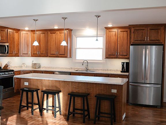 4th image of 20209 W Farmington Rd