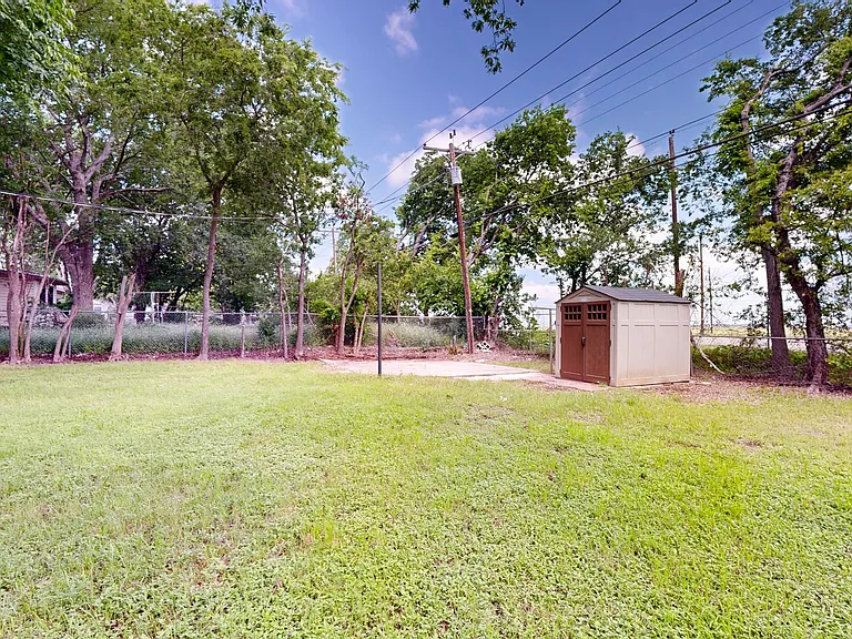 1901 White Ave — Photo 17