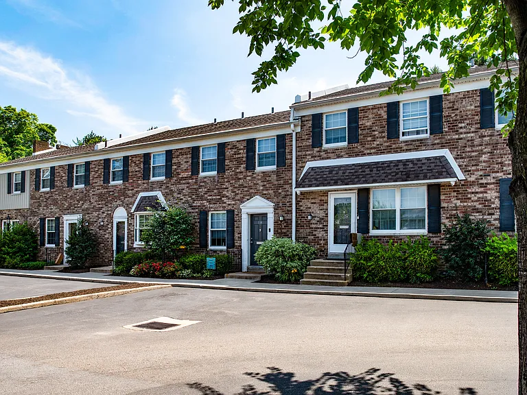 Chestnut Hill Village Apartments — Photo 26