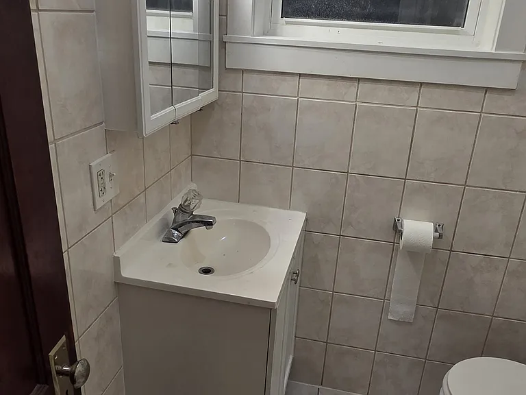 Master Bedroom Bathroom 2