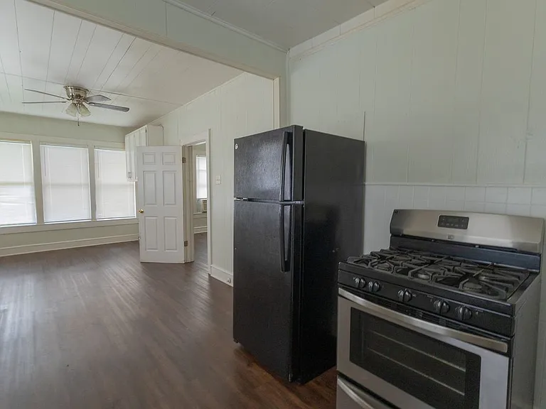 2913 Homan Ave — Photo 15