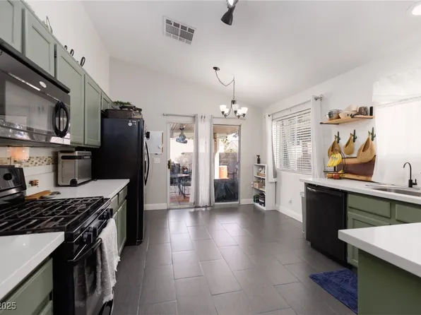 2106 Big Boulder Dr, North Las Vegas, NV 89031