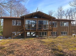 2404 Creek Pt, Rock Creek, OH 44084