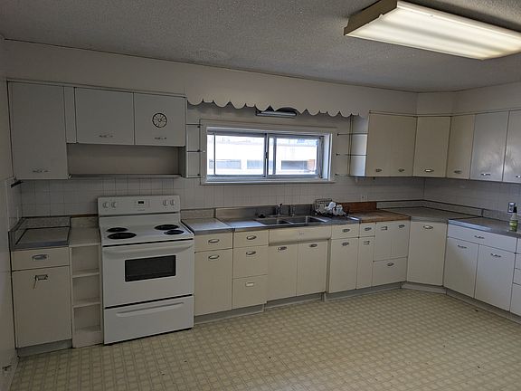 3rd image of 123 E Broadway St #1A