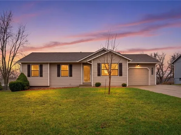 33775 Valley View St, De Soto, KS 66018