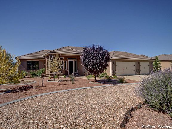 4th image of 1421 N Canyon Trails Dr