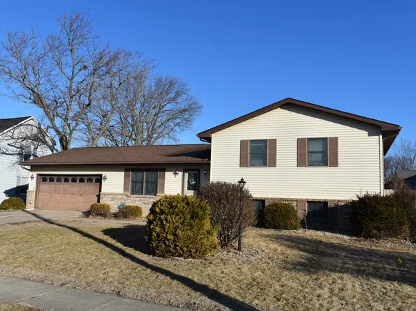 35 W 5th St, El Paso, IL 61738