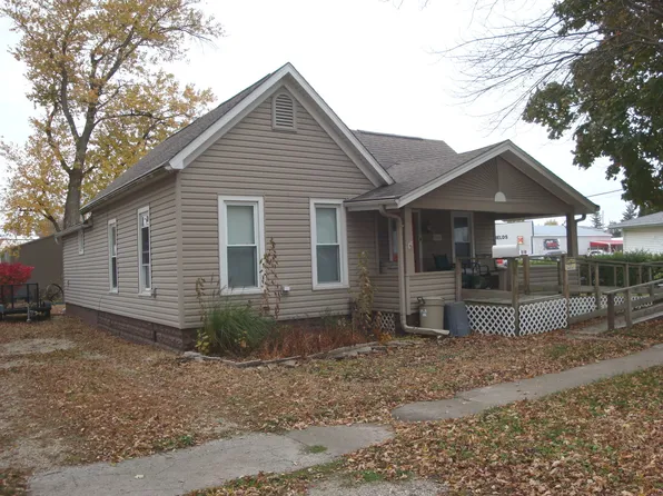 111 S 1st St, Cissna Park, IL 60924