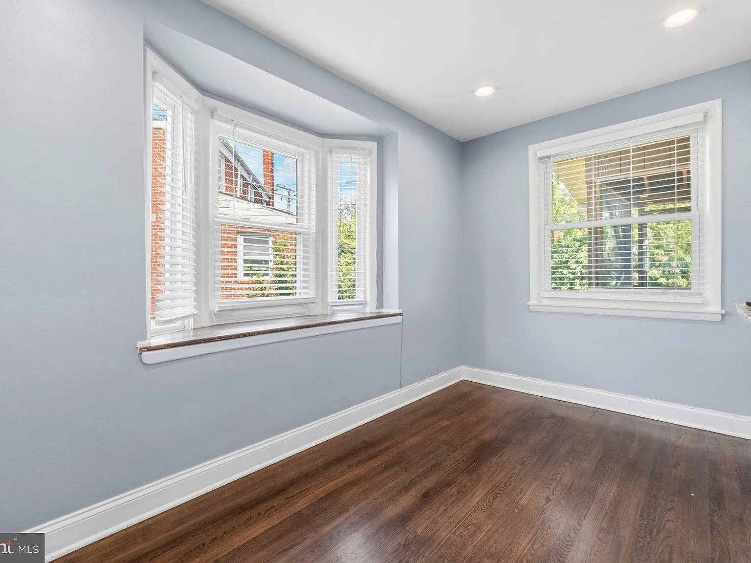 3 bed, 1024 sqft, $2,200 — Photo 4