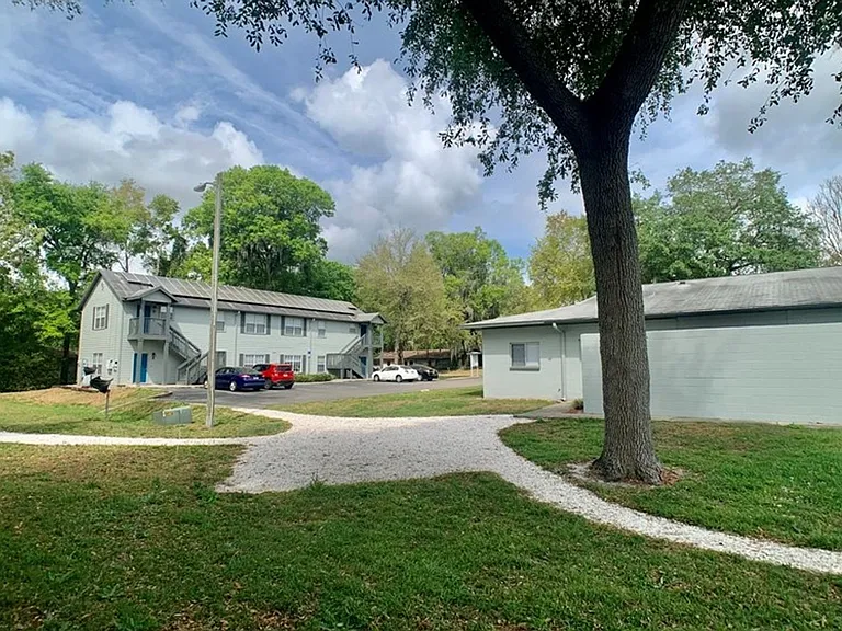 2304 SW 35th Pl — Photo 39