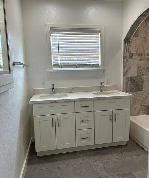 1054 N Euclid Ave — Photo 20