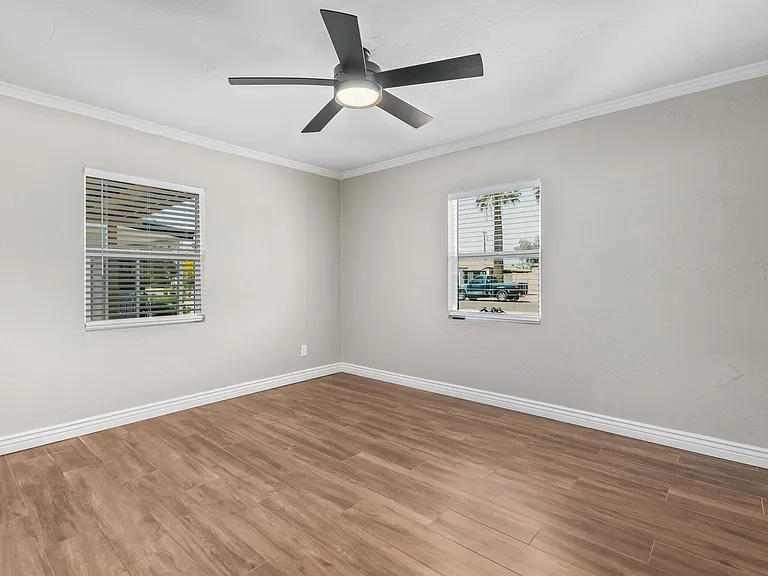 527 E Whitton Ave — Photo 19
