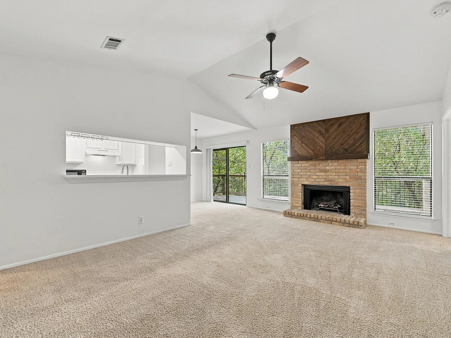 2 bed, 2.0 bath, 1904 sqft, $2,200 — Photo 4