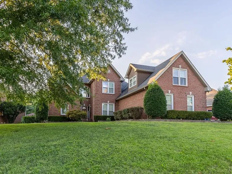 735 Courtland Ave — Photo 4