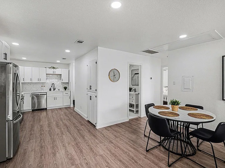 716 E Pecan St #722 — Photo 8