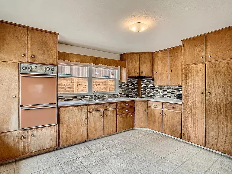 2135 Norwood Ave — Photo 9