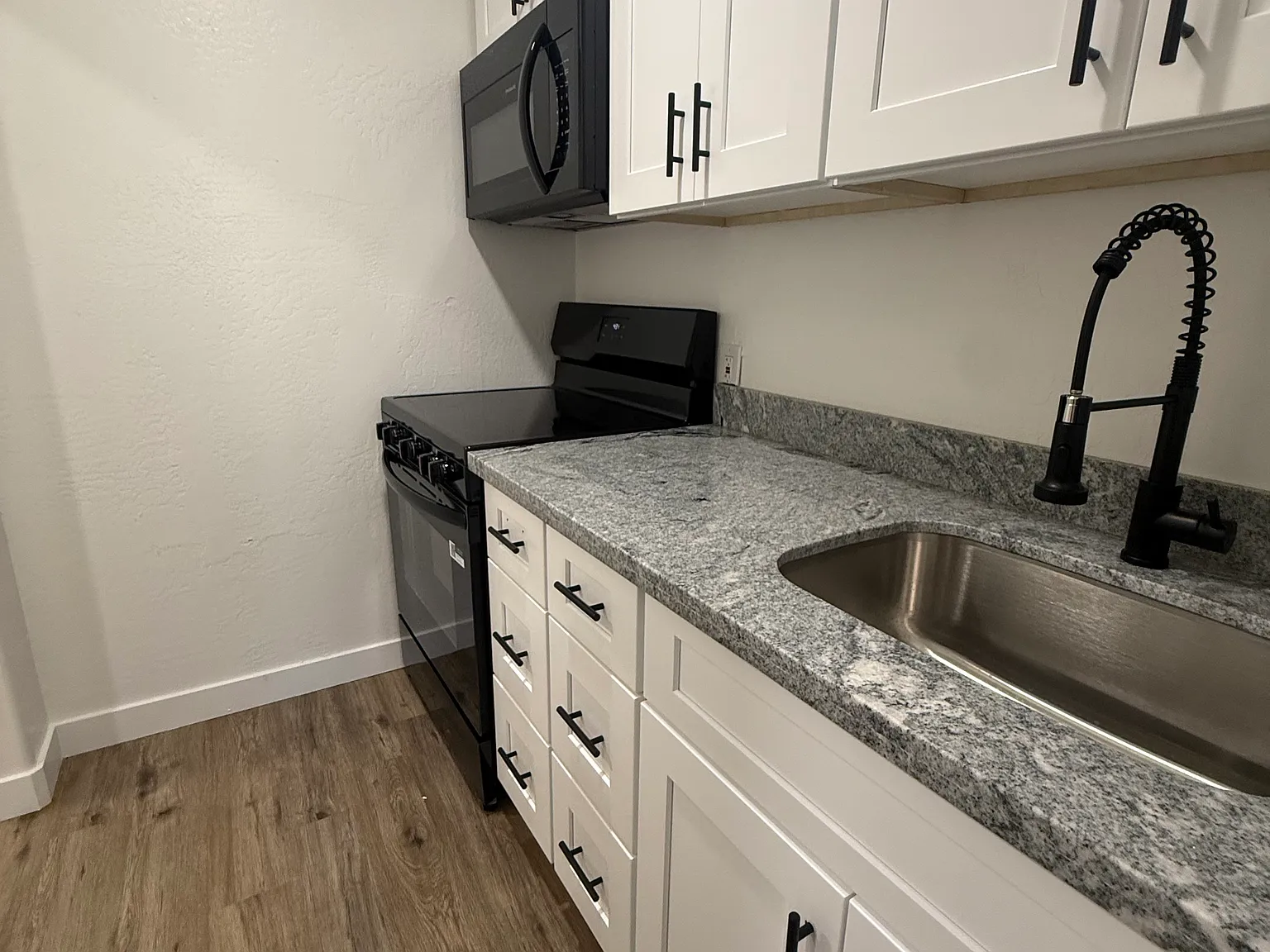 Studio, 450 sqft, $849 — Photo 4