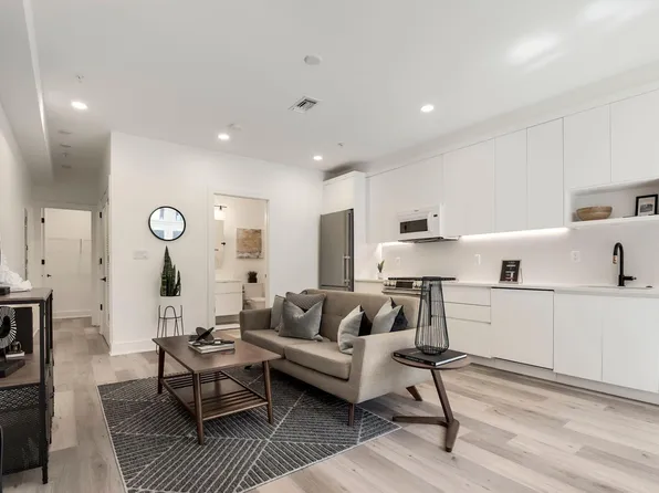 2566 University Pl NW Unit 101, Washington, DC 20009