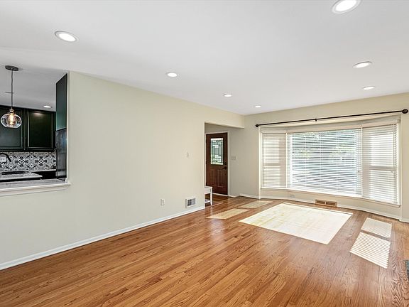 4th image of 362 Debra Ln