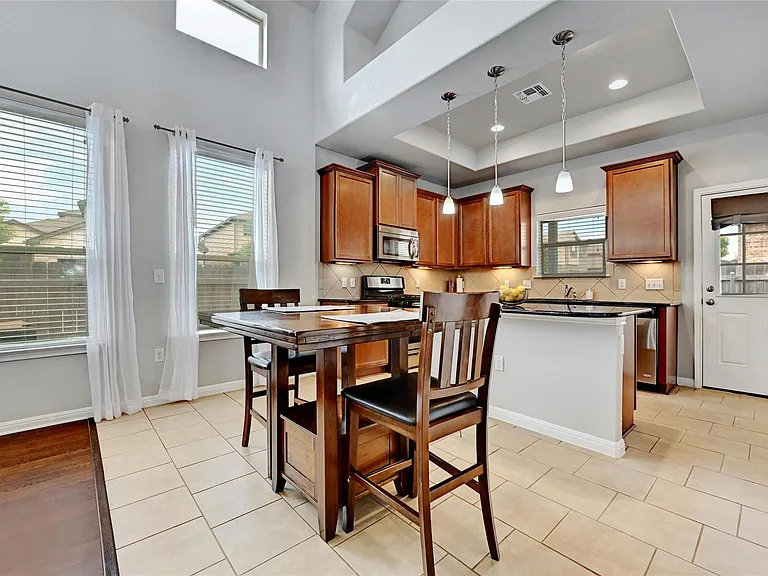 912 Sleepy Dell Ln — Photo 8