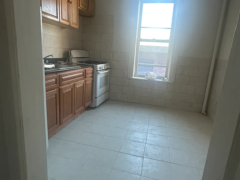 83rd St — Photo 5