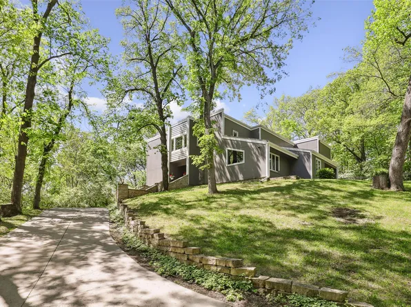 13282 Oak Brook Dr, Urbandale, IA 50323