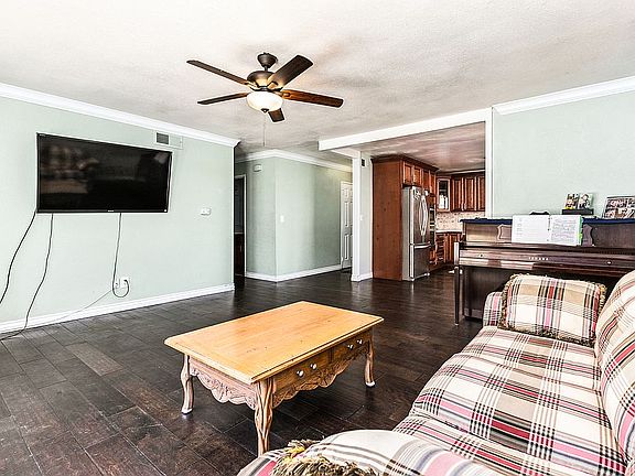 5th image of 7318 Steinbeck Ave
