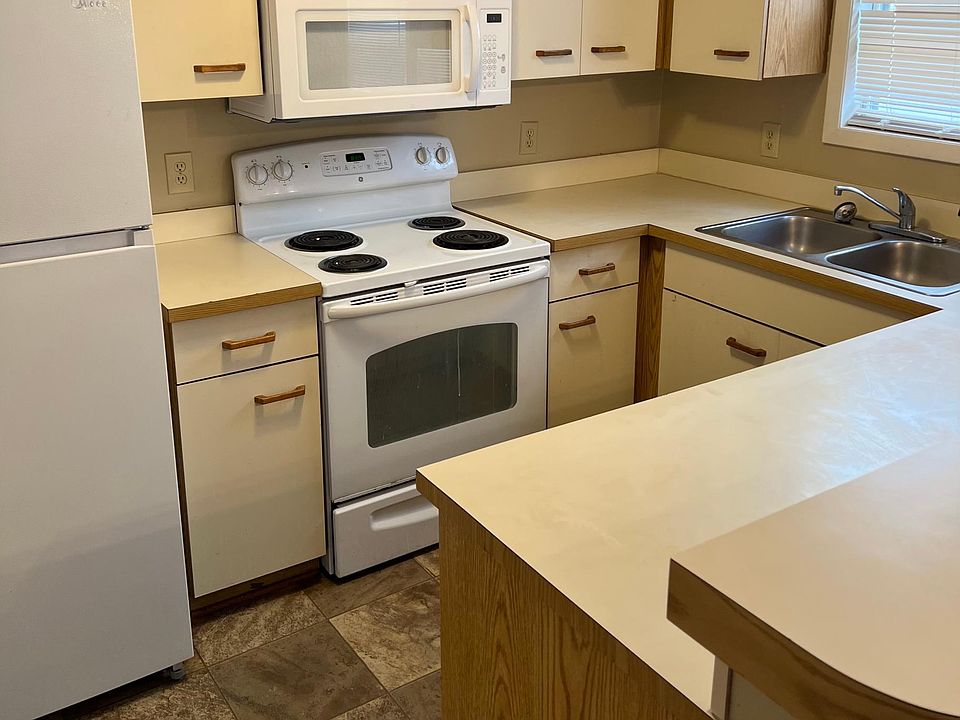 2nd image of 6784 Willowbrook Dr APT 4